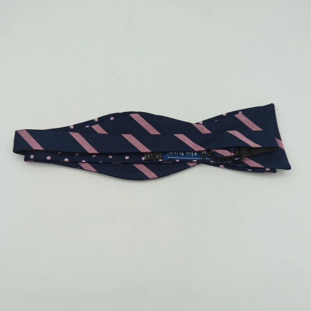 The tie bar Mens Bow tie 100% Silk Trad Stripe Navy Blue NWOT